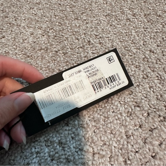 Gianni Bini NWT striped puffy sleeve blouse - Picture 6 of 7